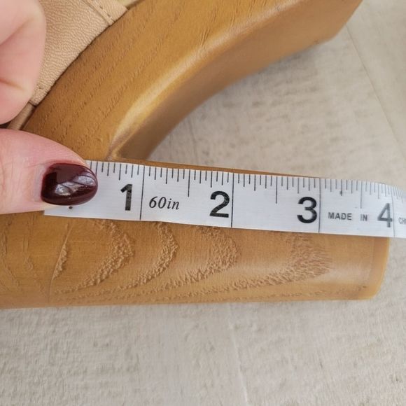 Cool Way wooden platform heels sandals tan with‎ etched flowers size 40 - Picture 5 of 6